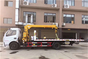 北流附近汽车轮胎更换